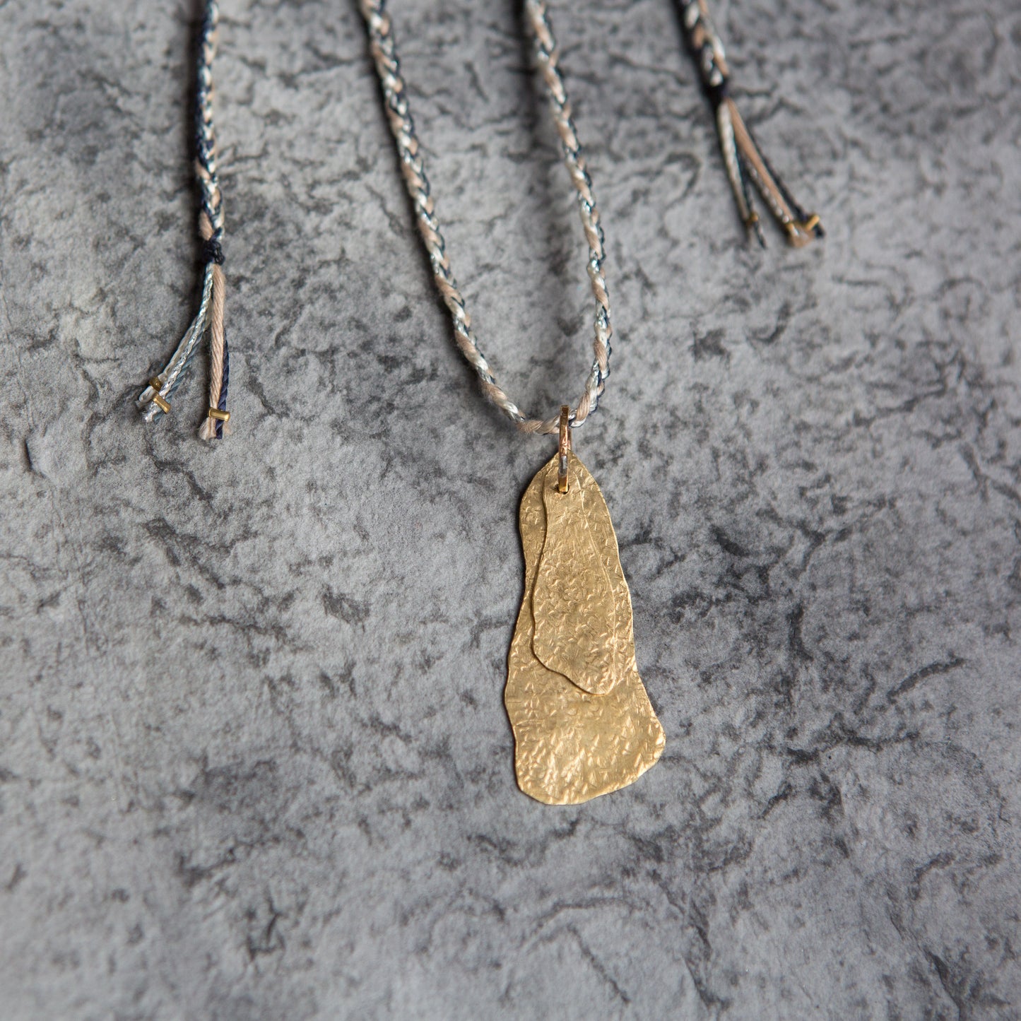 Collar Territorio Gris